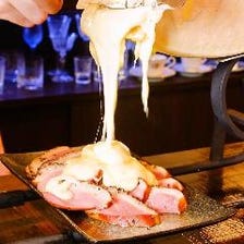 肉×ラクレットチーズの最高コラボ