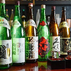 焼酎だけでなく全国から揃えた日本酒をラインナップしました