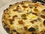 4種類のイタリアチーズのピッツァ