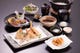 専門のカウンターで揚げる揚げたての天ぷらをお楽しみください。