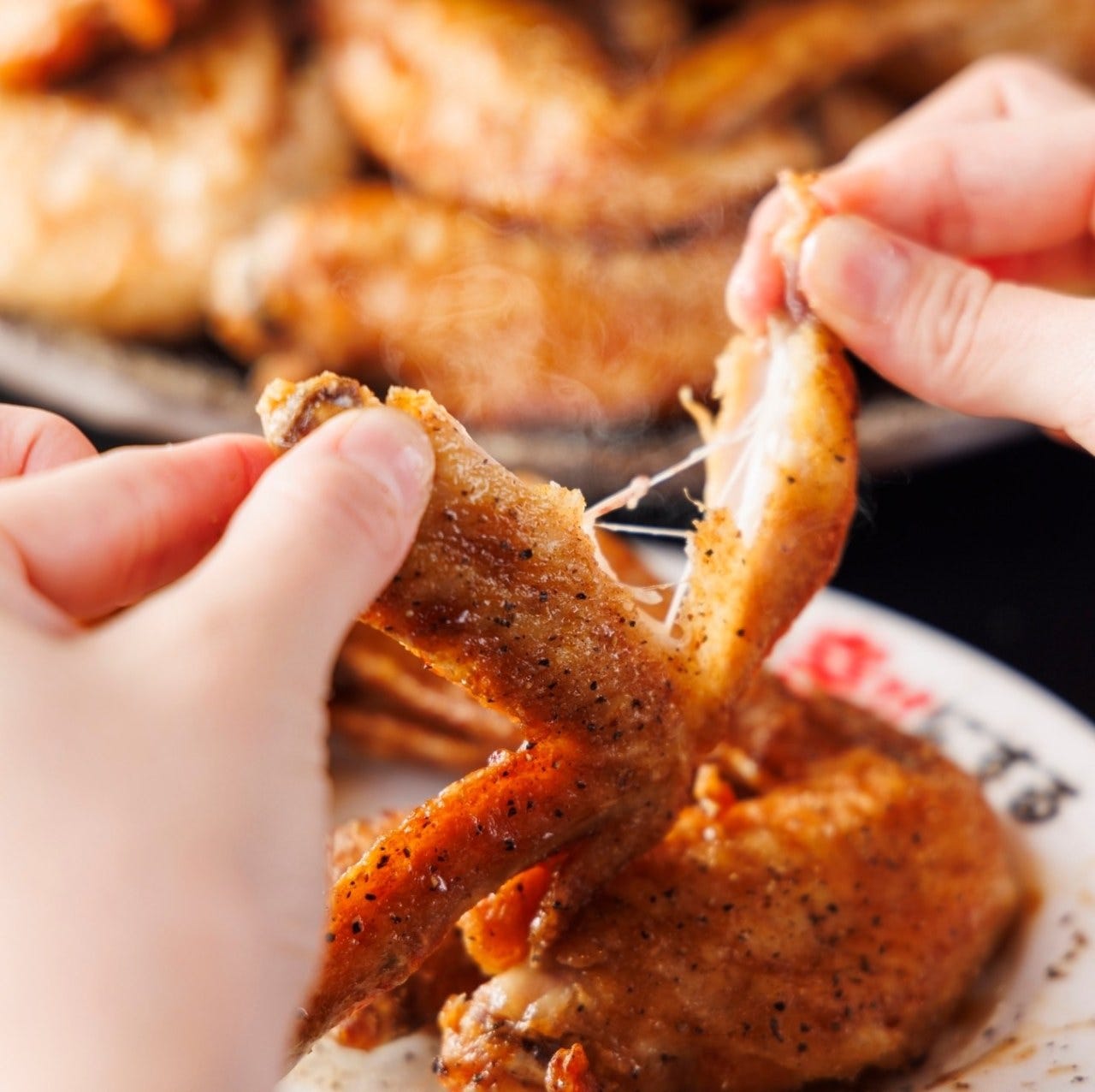 新橋で安く飲み放題が楽しめる酔っ手羽の名物・伝説の手羽先