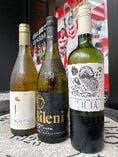 ワインは少量の飲み比べも出来ます！赤白常時３種類以上。