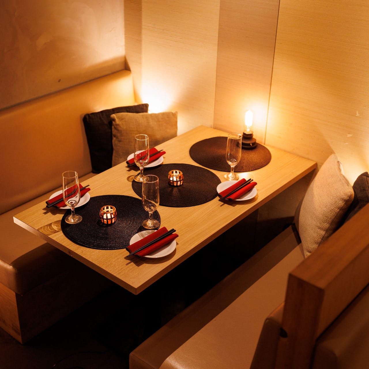 牛鶏豚 新宿店にあるボックス席