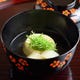 すっぽんの卵豆腐に下仁田葱を
品良くあしらった椀物（一例）