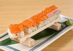 とろける至福!サーモンといくらの親子寿司