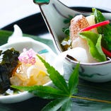 京料理の伝統、旬の素材の持つ本物の味を追求しています