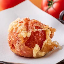 【こんな天ぷら見たことない！】
トマトを丸々1個使用♪味はもちろん、見た目もインパクト大です