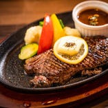 牛肉の王様サーロインを使用したステーキ。肉好きにはたまらない一品