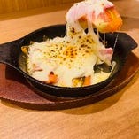 木曽岬トマト 鉄板チーズ焼き