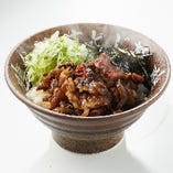 牛すじ煮込み丼