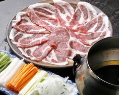 鹿児島六白黒豚が一番のポンインです。優しい甘味の脂身。
