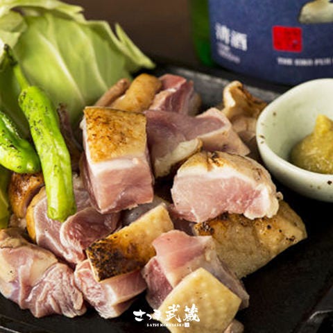 当店ならではの地鶏料理や九州名物を豊富に揃えております。