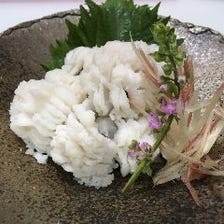 夏は鱧、冬はカニなどその時期しか味わえない旬食材もございます。