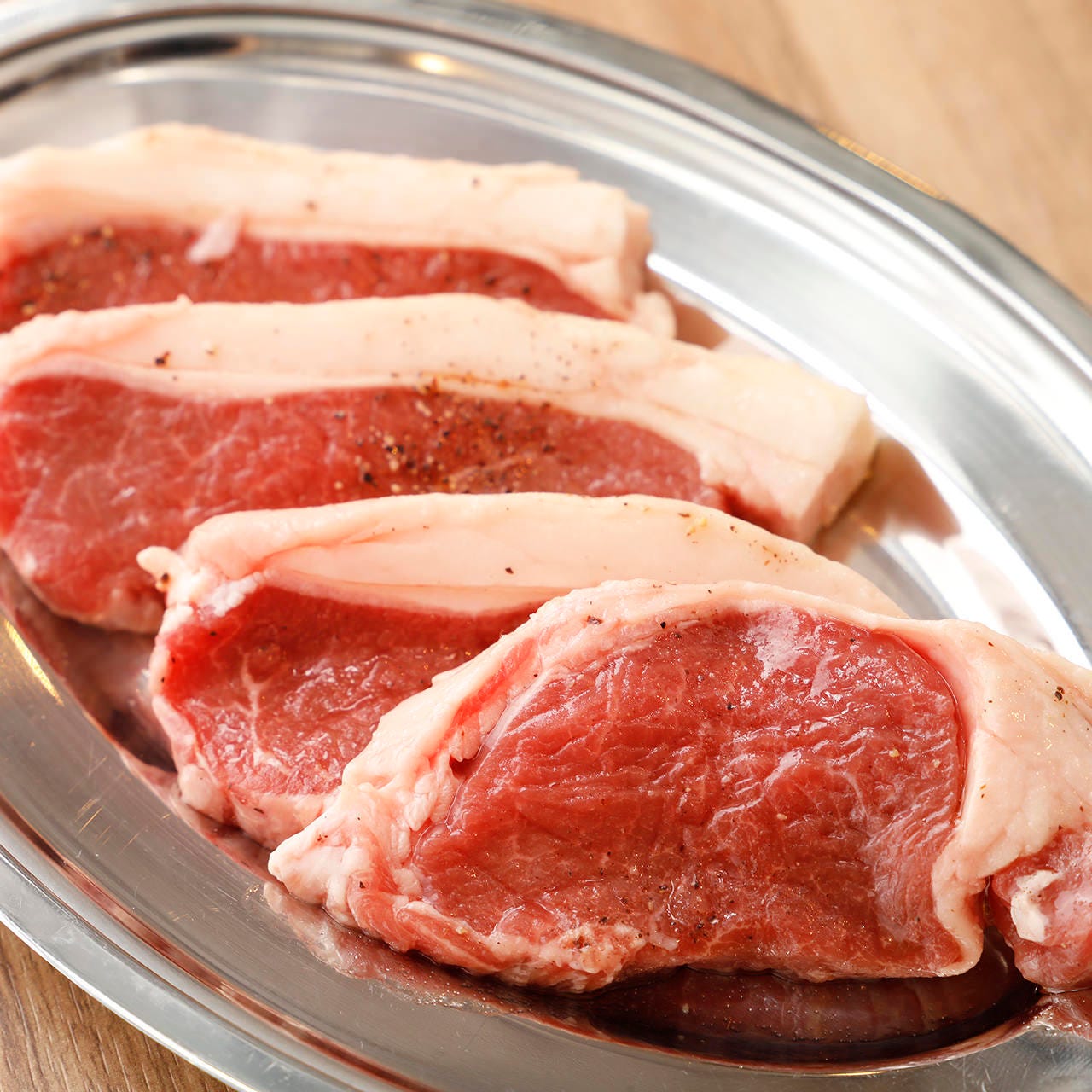 アイスランド産の生ラムは、柔らかくクセが少ない上質なお肉