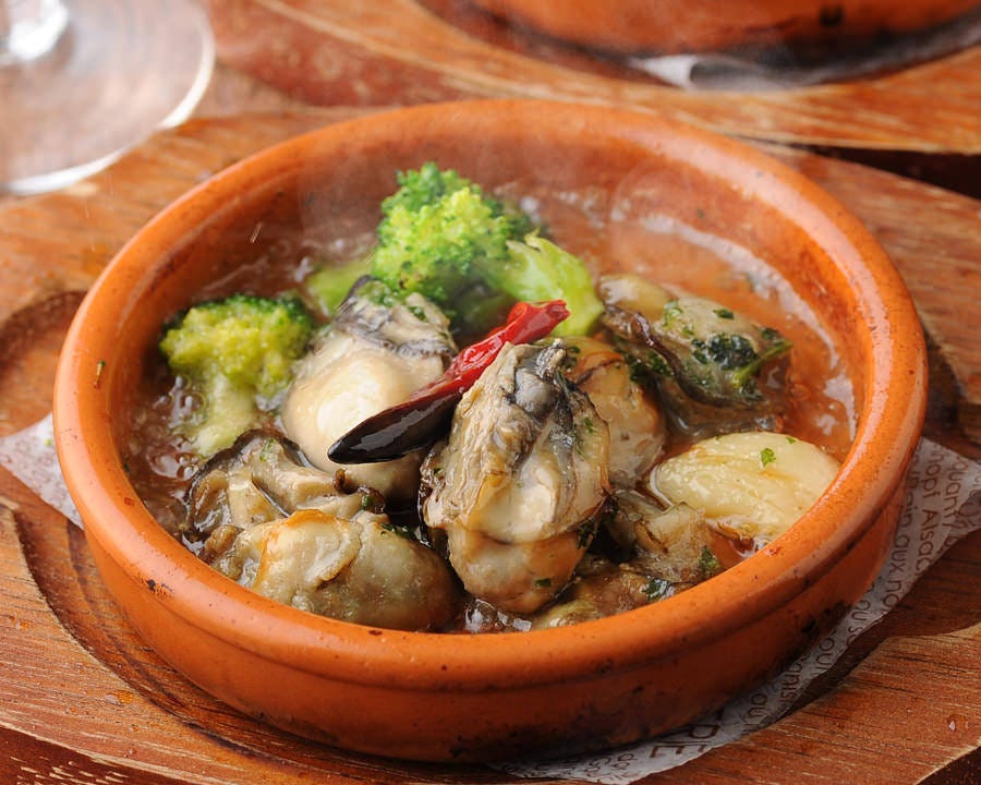 牡蠣のアヒージョ　スペイン料理です。プリプリの牡蠣 