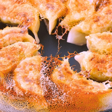 大餃子酒場新橋店_皮から手作りしてます!こだわりの自家製焼き大餃子!