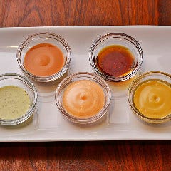 バジルペーストや、ローズマリーを 使用したオリジナルソース