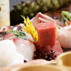 全国各地から獲れたその日に直送される 旬の魚介は新鮮そのもの