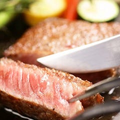 メインの和牛ロースト。 絶妙の火入れで“ロゼ”に仕上げます。