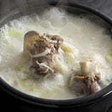 コムタンスープ
STEWED MEAT AND TRIPE SOUP