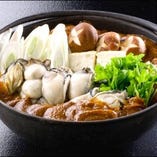 広島名物牡蠣土手鍋。酔心調合味噌が牡蠣との相性最高。