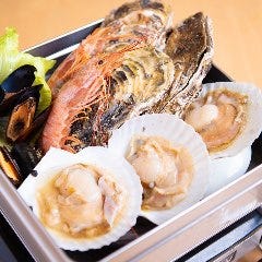 アワビ、まぐろ中落ち、かに等の高級食材他、居酒屋メニューも◎