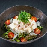 豆腐と蒸し鶏のサラダ