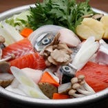 秋の味覚！北海道の伝統的な郷土料理のひとつ
【日高産　銀聖（ぎんせい）秋鮭の石狩鍋】