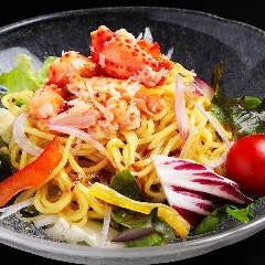 一押し！花咲カニむき身入り！ 札幌名物ラーメンサラダが人気