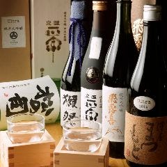全国各地の希少な日本酒を豊富に取り揃えております。