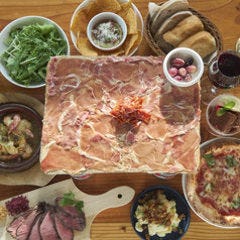 野菜料理から肉料理までワインにぴったりのメニューがたくさん！