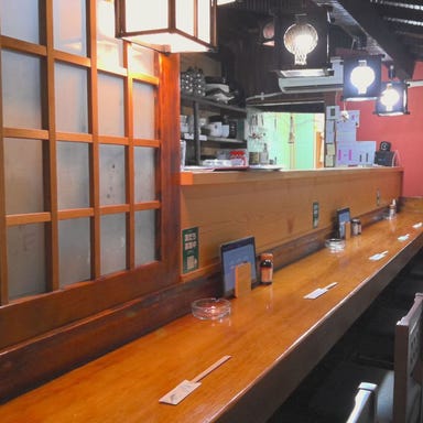 黒潮亭 三番町 別館_ゆとりあるカウンター