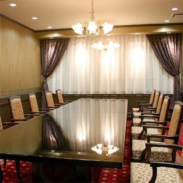 テーブル席・完全個室（壁・扉あり）・10名様～18名様
