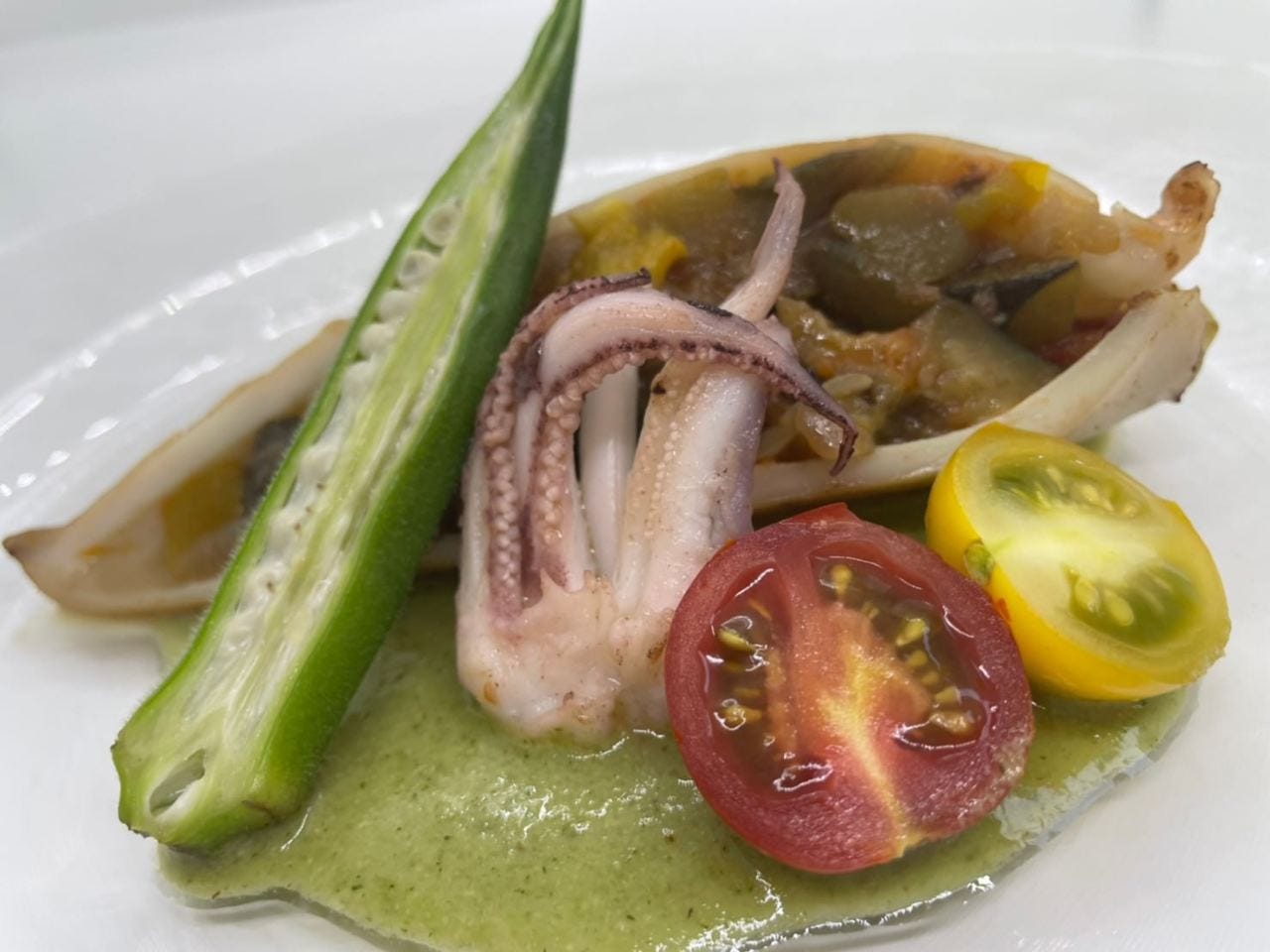 ランチ プレジール 5500美食のﾌﾚﾝﾁ ｱﾐｭｰｽﾞｲｶﾌｧﾙｼ ｗﾒｲﾝ太刀魚海老と仔牛 白桃ｺﾝﾎﾟｰﾄ ﾊﾟﾝｺｰﾋｰ 全9品 の詳細 銀座 Sun Mi本店 フランス料理emu エミュ 銀座 フレンチ フランス料理 ぐるなび