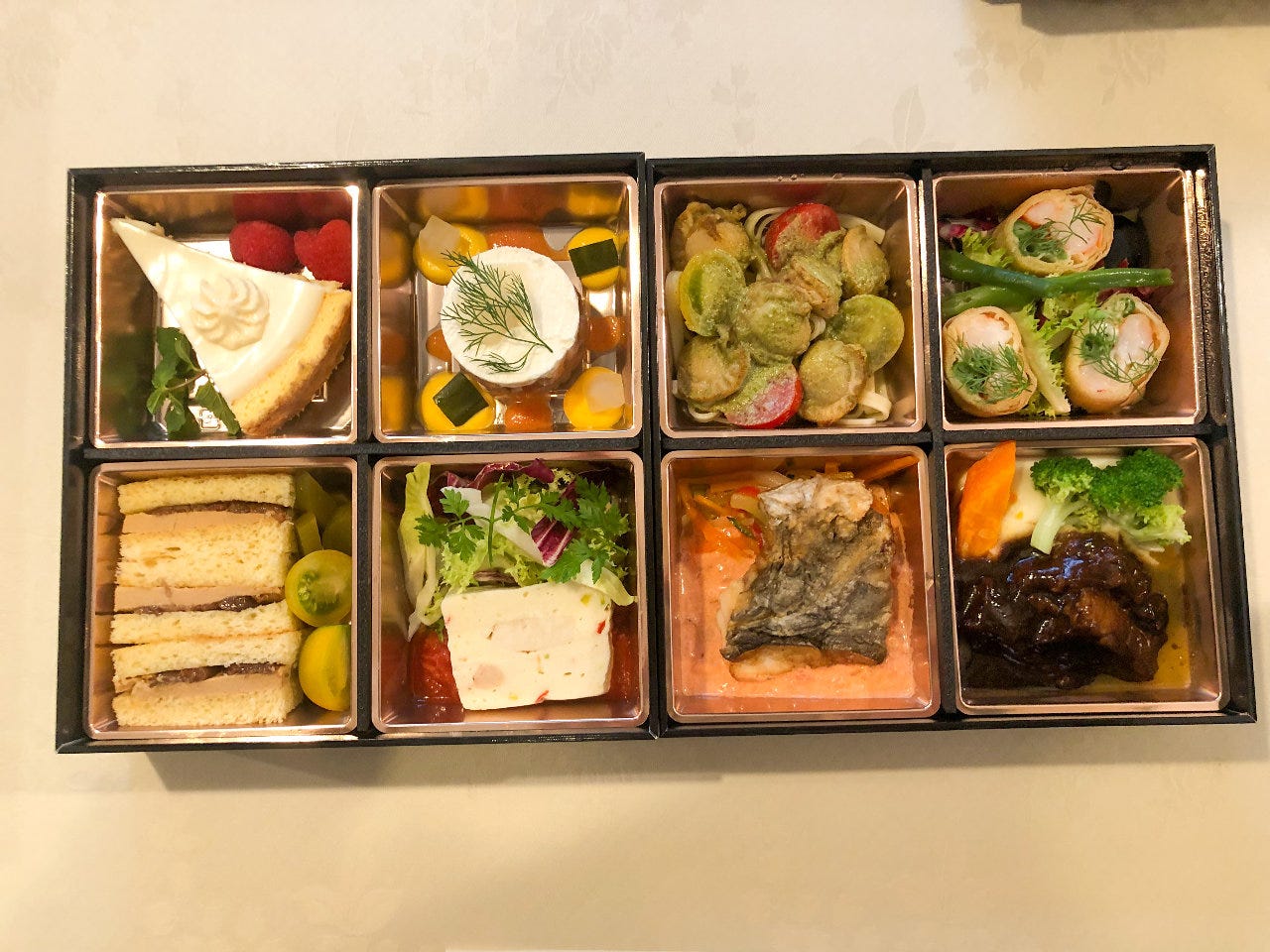 テイクアウト フランス料理コース豪華2段弁当ご自宅でフレンチコースを堪能 ソレイユ 6 480円の詳細 銀座 Sun Mi本店 フランス料理emu エミュ 銀座 フレンチ フランス料理 ぐるなび テイクアウト フランス料理コース豪華2段弁当ご自宅でフレンチコースを堪能 ソレイユ 6 480円の詳細 銀座 Sun Mi本店 フランス料理emu エミュ 銀座 フレンチ フランス料理 ぐるなび