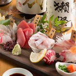 自慢の和食と鮮魚のお造りは地酒、種類豊富な焼酎などと合わせて