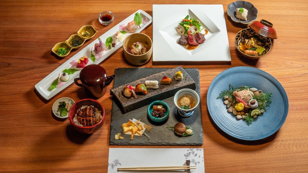 四季折々の旬の食材を取り入れた日本料理をお愉しみいただけます