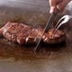 ライブキッチンでは焼きたての「牛ステーキ」をご提供