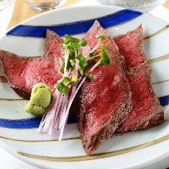柔らかくジューシーな味わいの「和牛焼きひたし」も人気