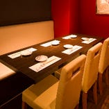 接待や会食、ご宴会に最適なテーブル席は最大16名様まで