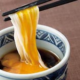 〆には烏骨鶏の卵黄を割下に落とした”せいろ蕎麦”　