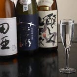 オーナーイチ押しの「みむろ杉」はじめ、日本酒は30種類以上