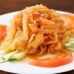 メインのお料理はもちろん、お酒が進むおつまみメニューも豊富！