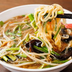 ピリッとした辛さが食欲をそそる！麺類も多彩なラインナップ