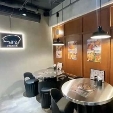 ホンデポチャ 中目黒店_【洗練された空間】テーブル席