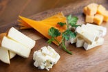 おすすめチーズの盛り合わせ3種