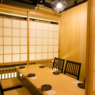 武田水軍 和歌山本店_背もたれ付きのあぐら座椅子の畳の個室。最大36名様まで御利用頂けます。