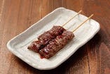 牛串焼　-果実とにんにくの旨味-