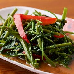 ★炎の空芯菜炒め《パックブンファイデーン》
