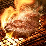豪快に炭火で焼き上げる厳選肉に舌鼓◎創作肉料理をご堪能あれ♪